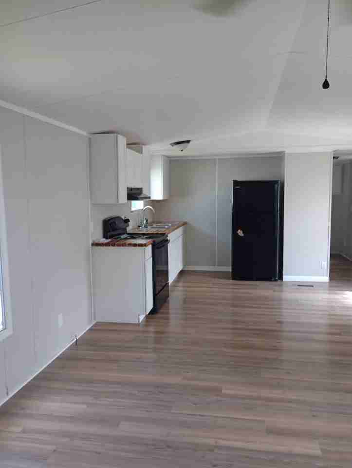 675 Airport Rd - Photo 2 of 11