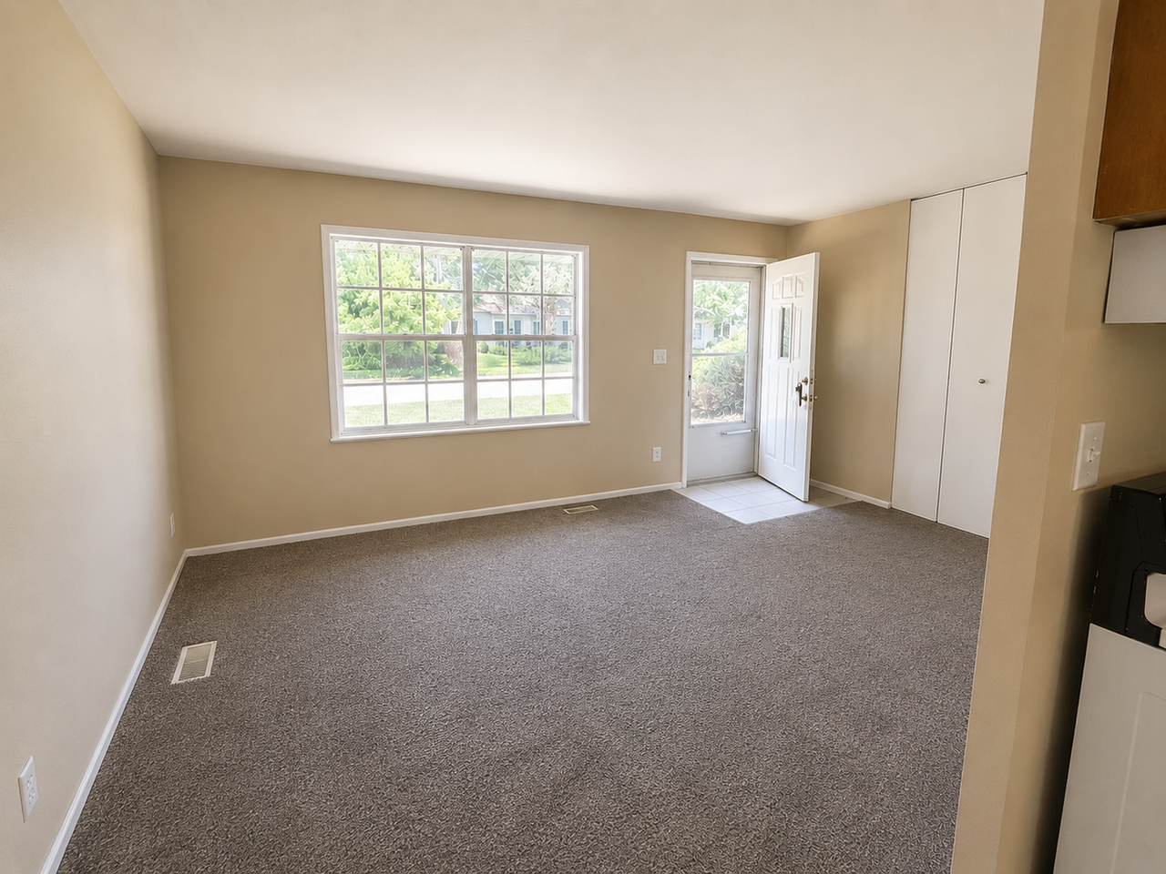 602 Macarthur Dr - Photo 3 of 4