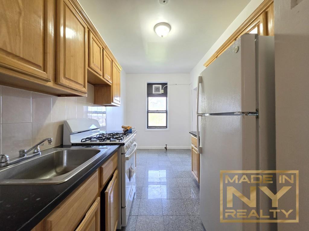 14444 Sanford Ave #6C