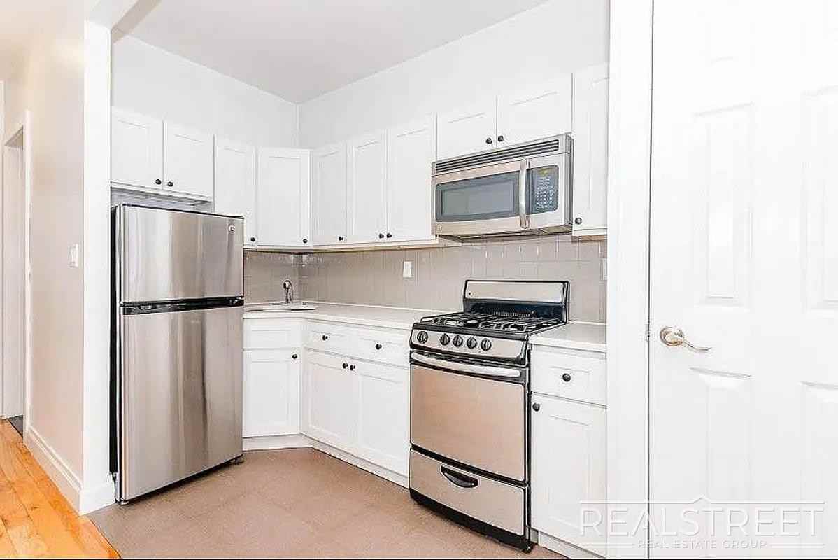 294 Harman St #2LR