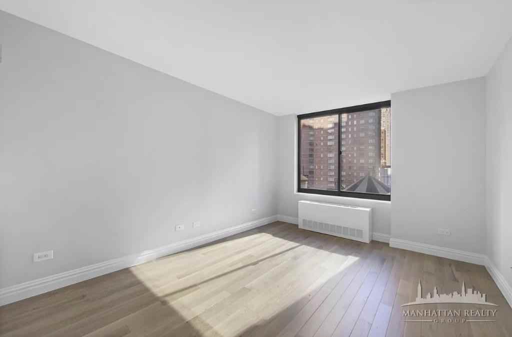 W 48th St #15R - Photo 5 of 12