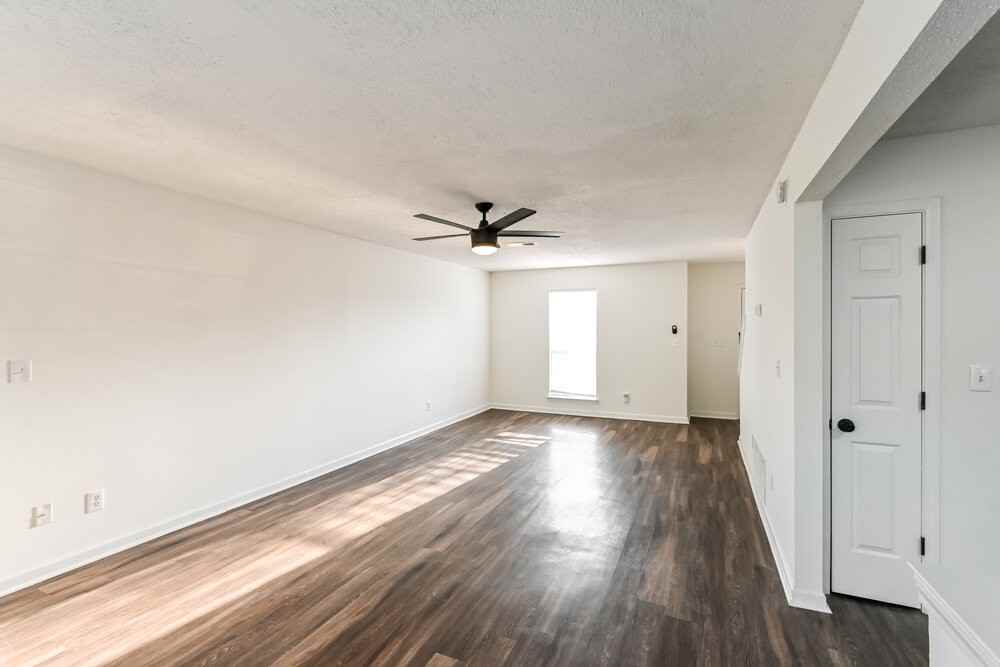 7159 Creekside Dr - Photo 4 of 17