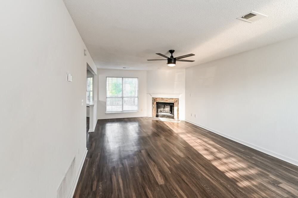 7159 Creekside Dr - Photo 5 of 17
