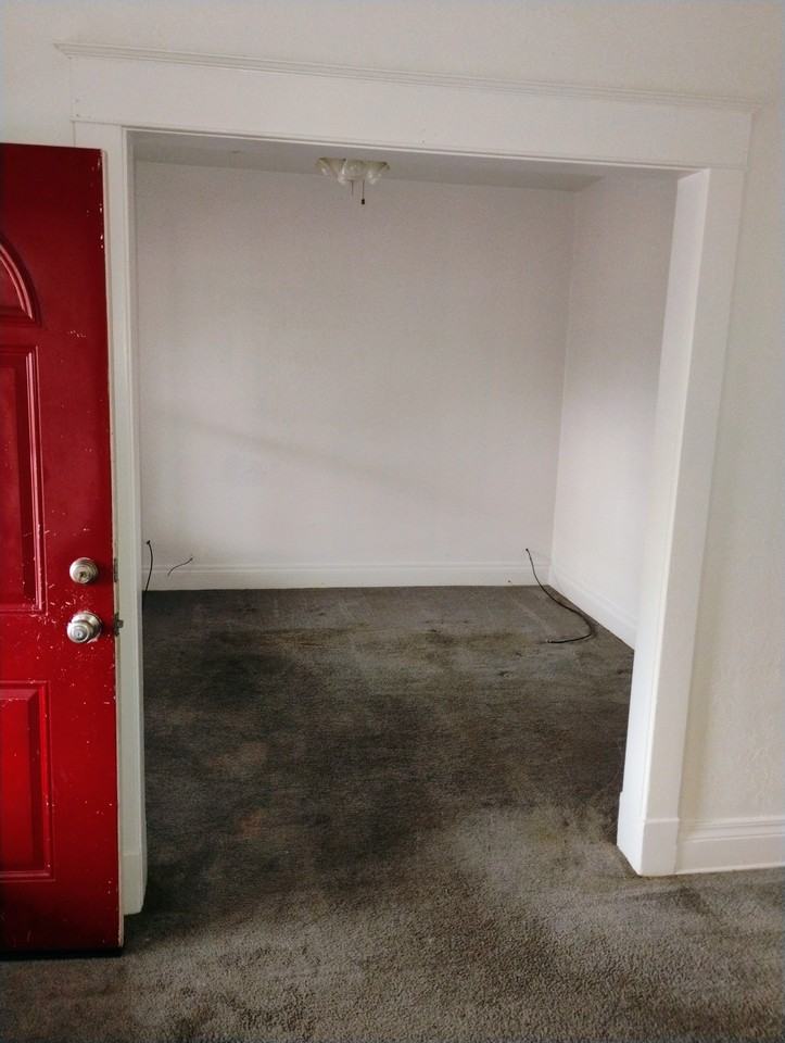 1122 Pinewood Ave - Photo 3 of 25