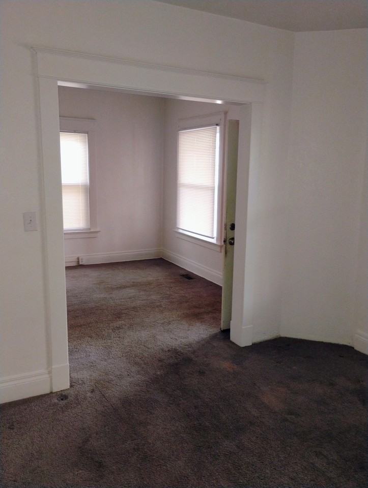 1122 Pinewood Ave - Photo 4 of 25
