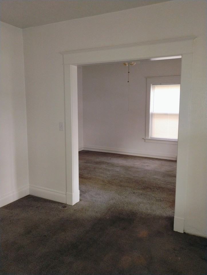 1122 Pinewood Ave - Photo 5 of 25