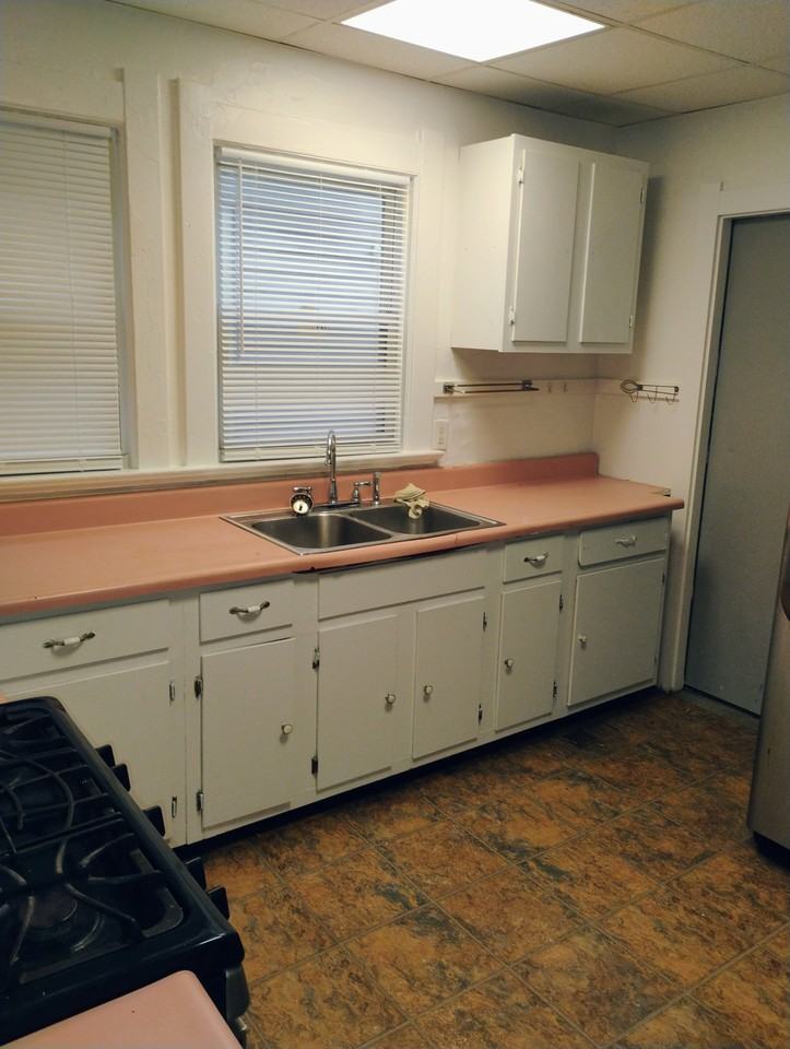 1122 Pinewood Ave - Photo 3 of 22