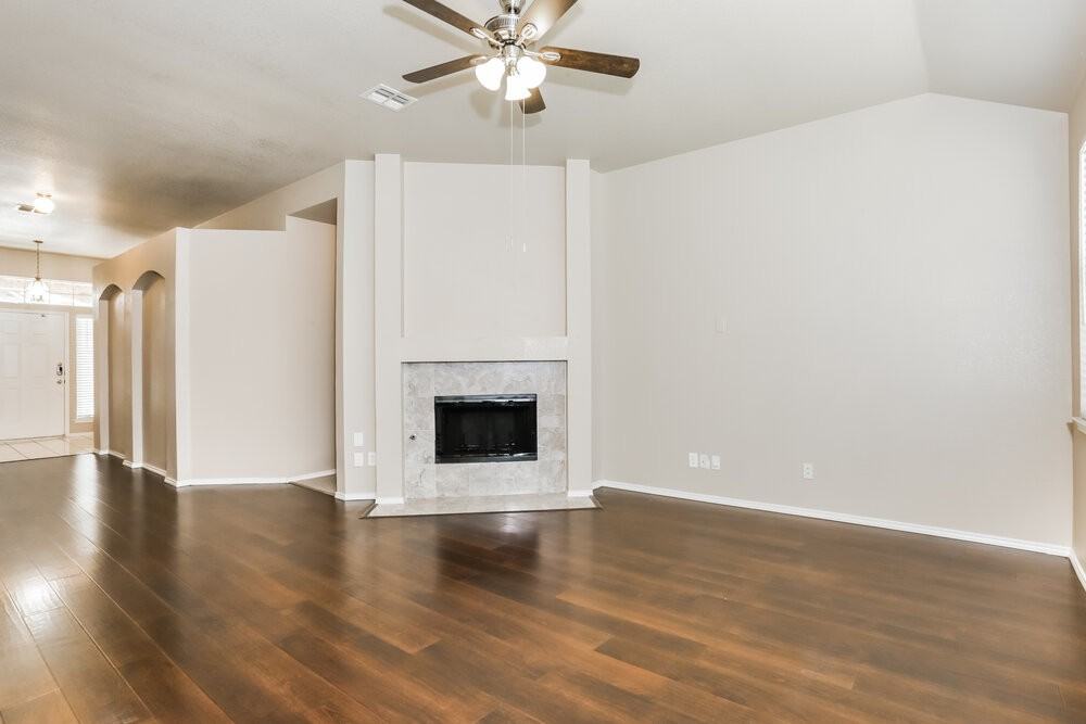 2713 Meadowview Dr - Photo 3 of 16