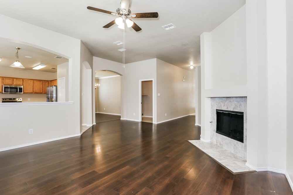 2713 Meadowview Dr - Photo 4 of 16