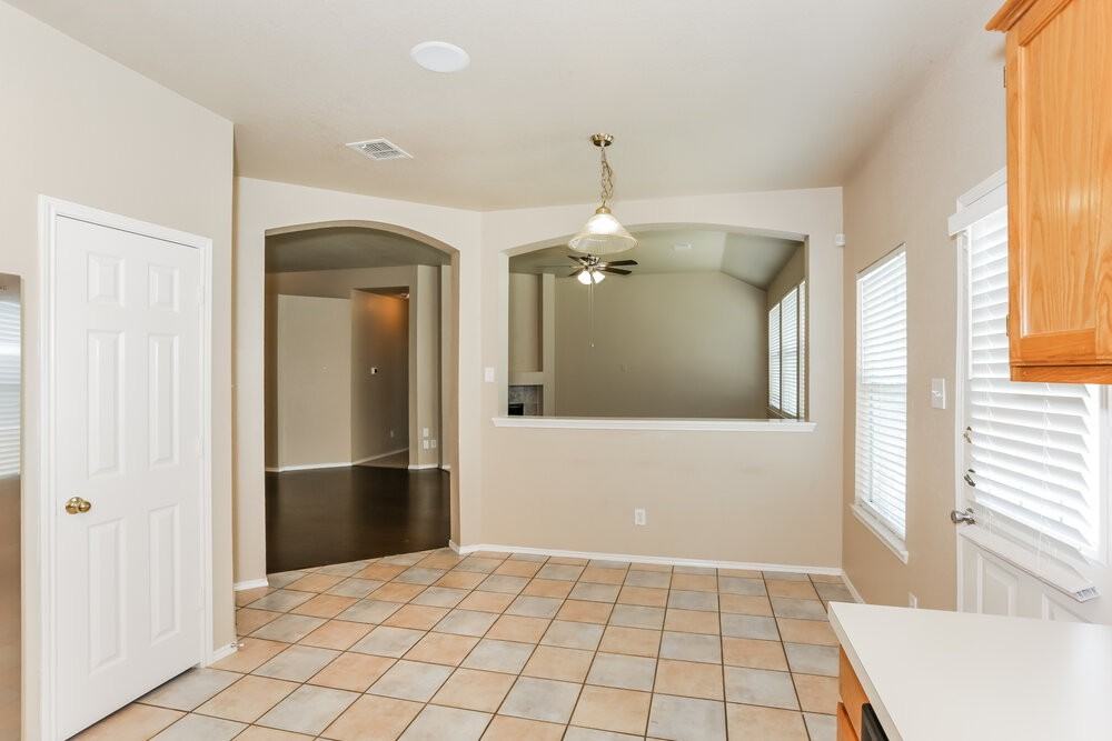 2713 Meadowview Dr - Photo 6 of 16