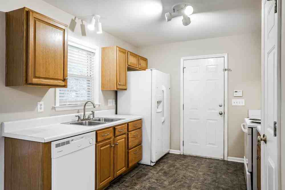 621 Groveton Trl - Photo 7 of 16
