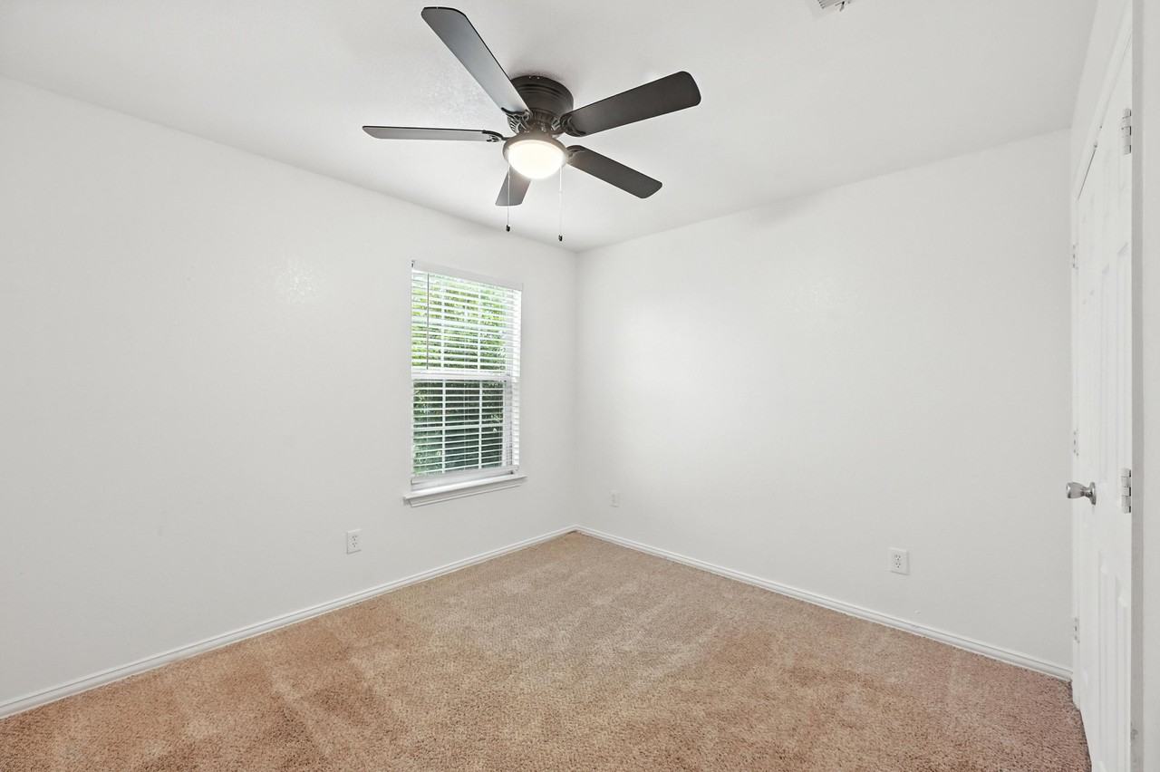 1713 Manor Garden Curv #1 - Photo 6 of 18