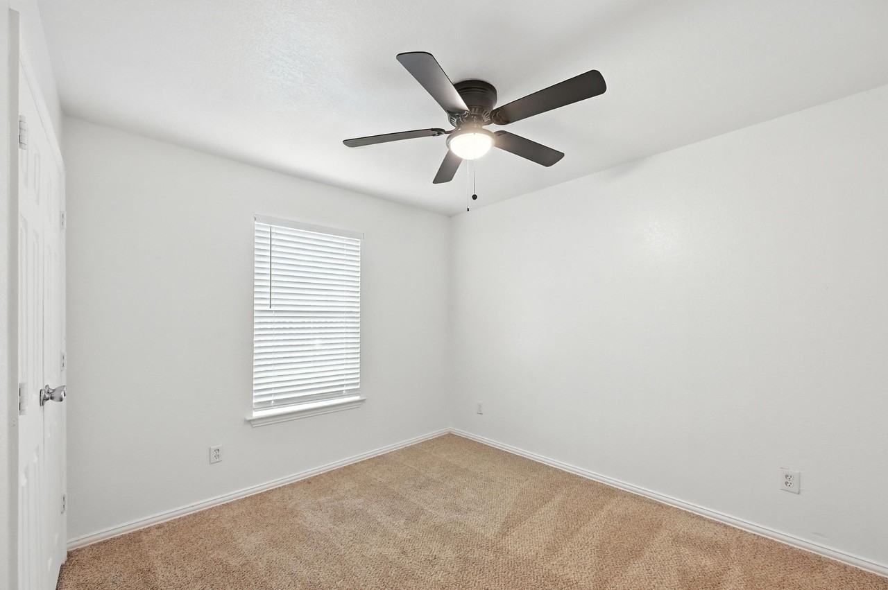 1713 Manor Garden Curv #1 - Photo 7 of 18
