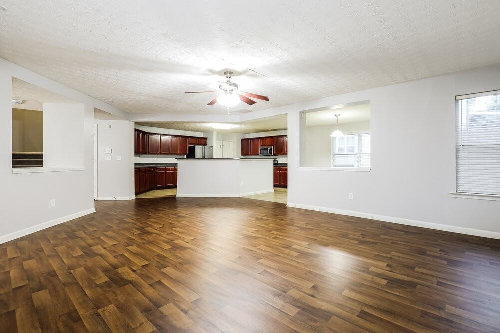 2894 Edgewater St Sw - Photo 5 of 17