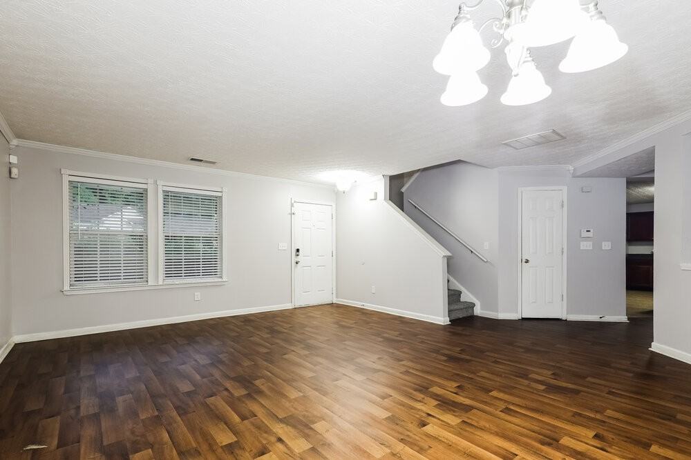 2894 Edgewater St Sw - Photo 6 of 17