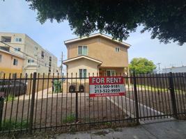 featured image of 611 E 75th St