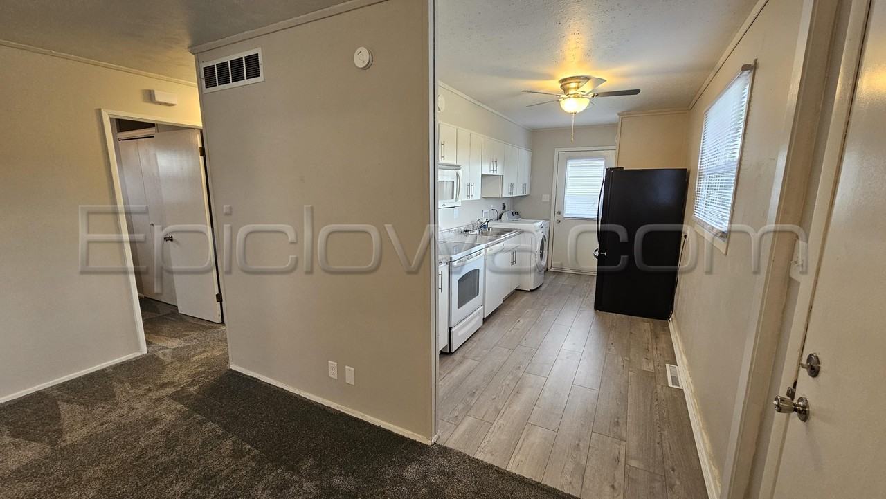 1202 15th St Sw #1 - Photo 3 of 20