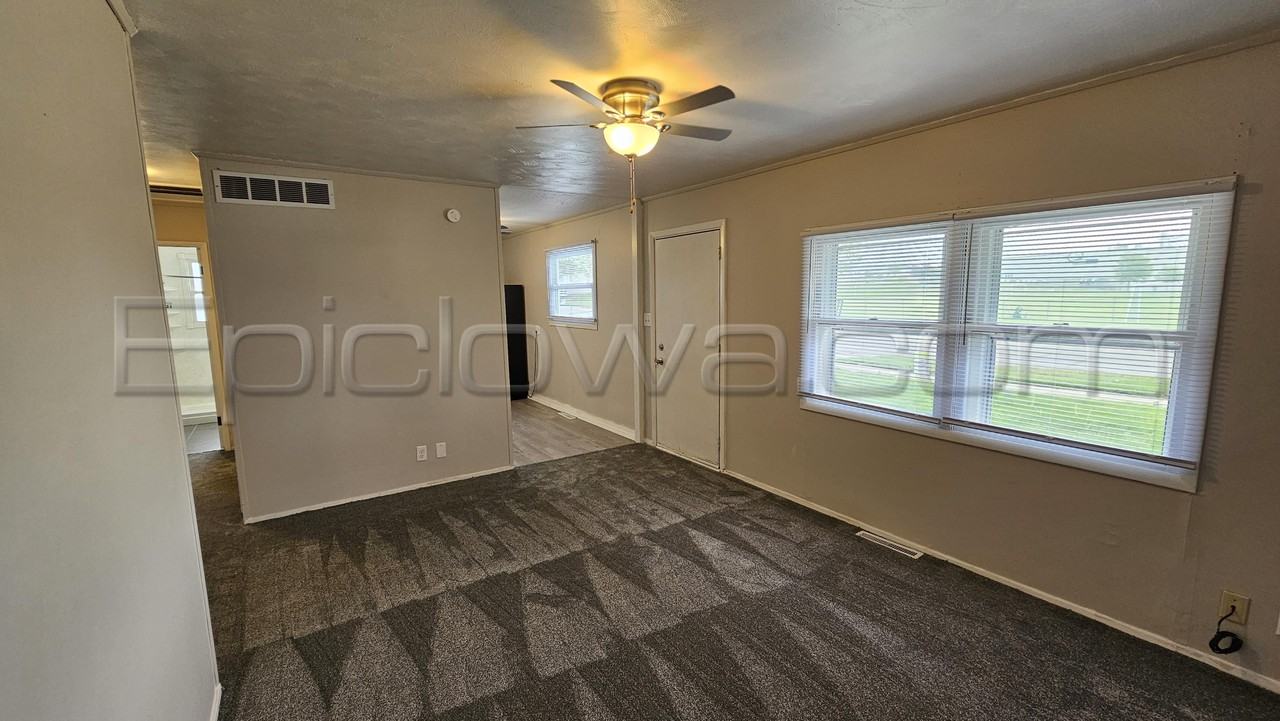 1202 15th St Sw #1 - Photo 5 of 20