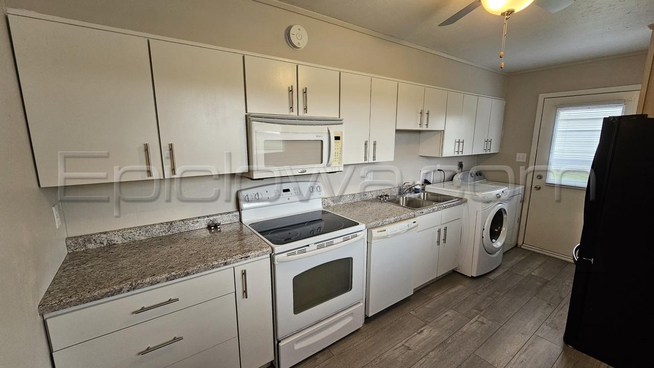 1202 15th St Sw #1 - Photo 6 of 20