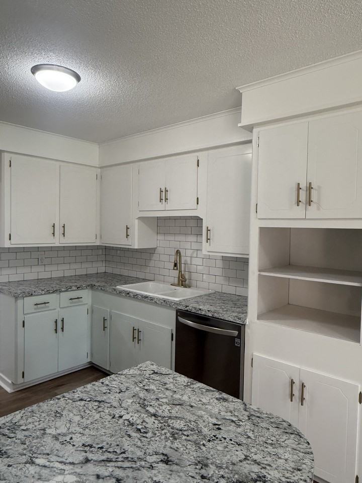 2108 E 24th St #1 - Photo 4 of 22