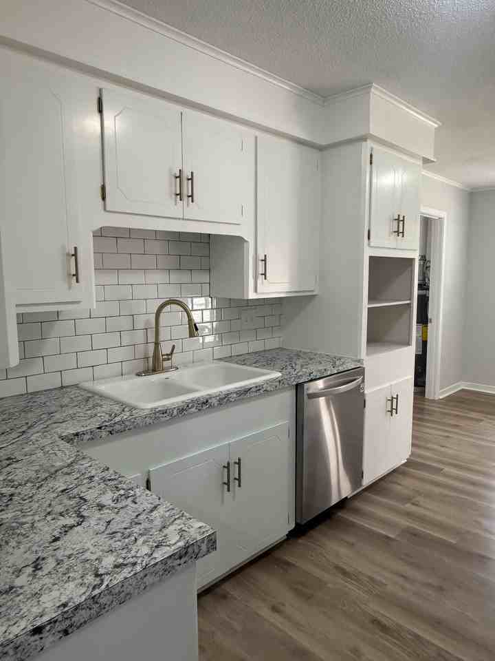 2108 E 24th St #1 - Photo 5 of 22