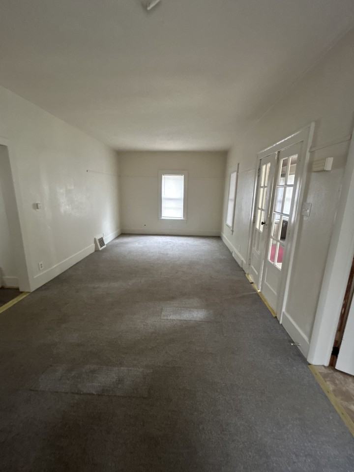 1015 5th St #1 - Photo 3 of 21