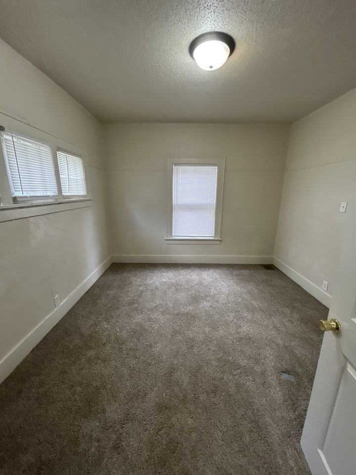 1015 5th St #1 - Photo 6 of 21