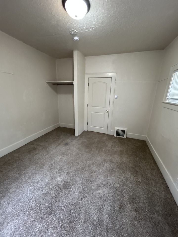 1015 5th St #1 - Photo 7 of 21