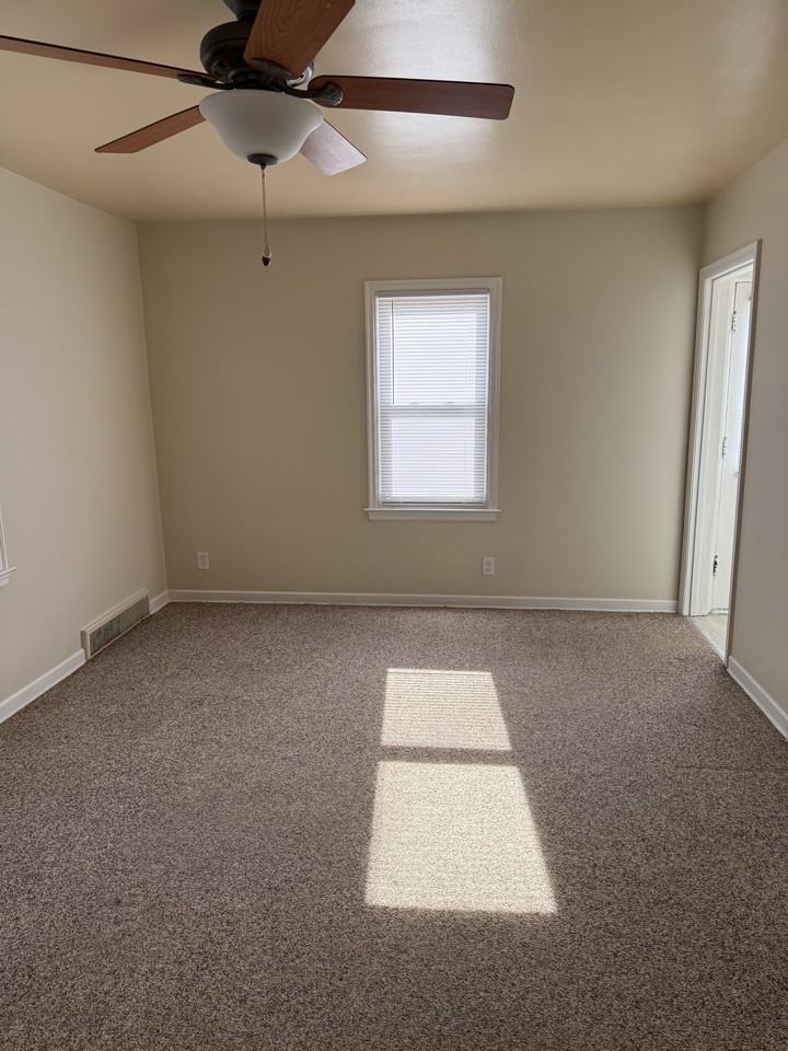 703 Skyline Dr #1 - Photo 5 of 8