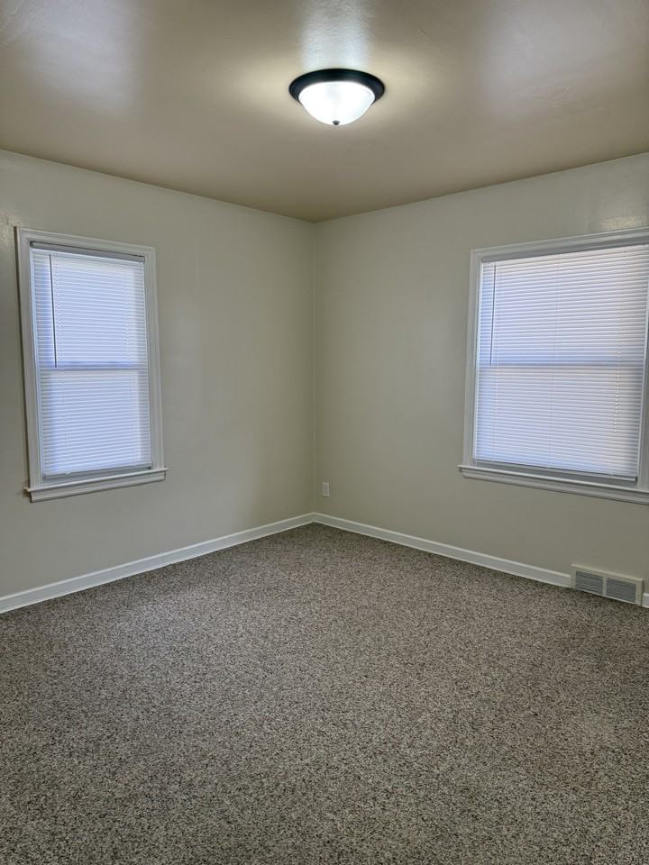 703 Skyline Dr #1 - Photo 7 of 8