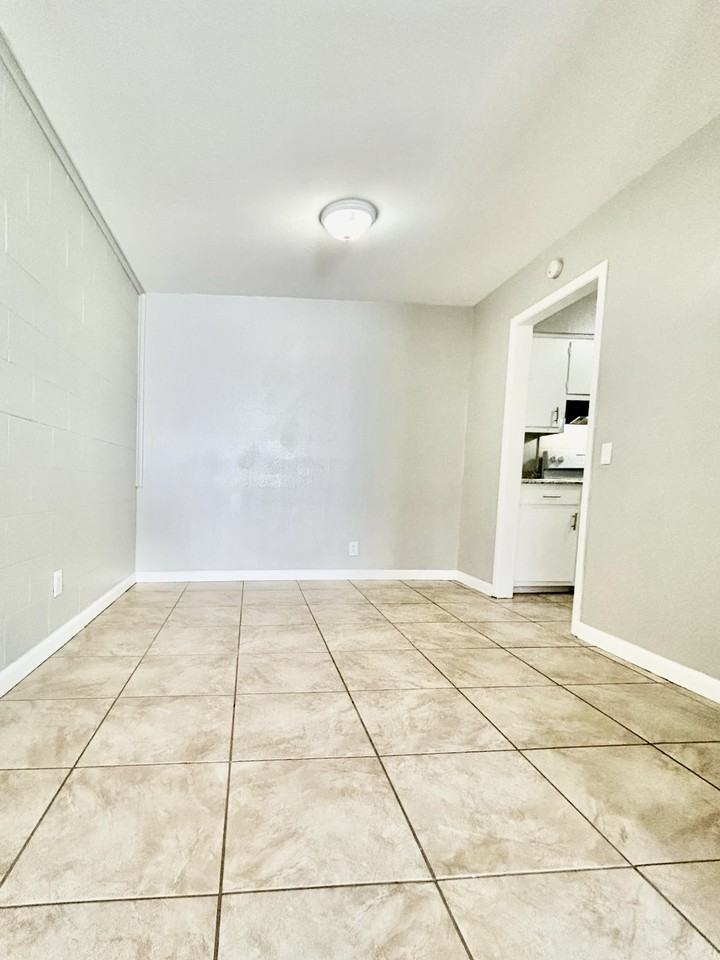3802 Englewood Cir #3802 - Photo 6 of 22