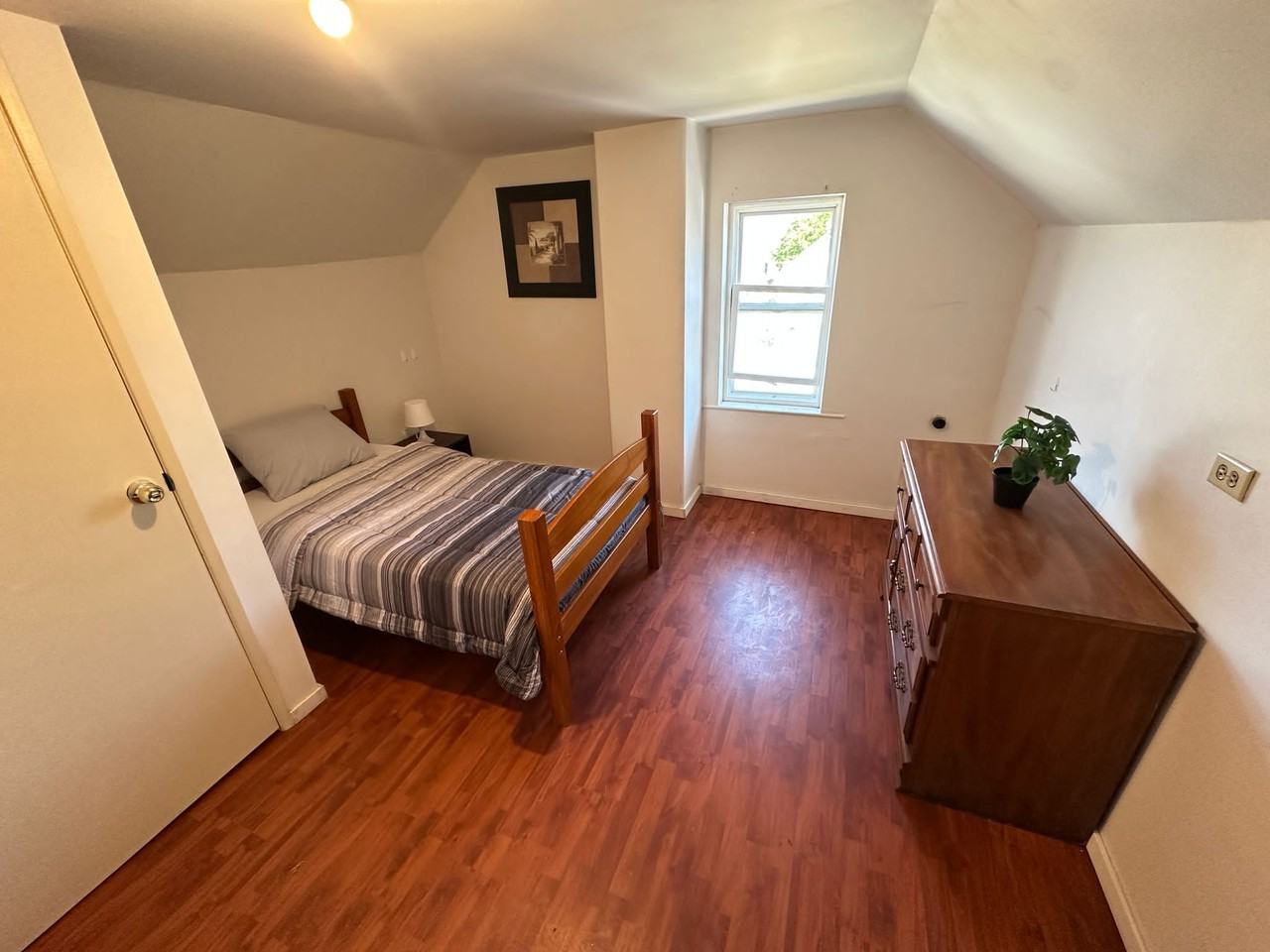 523 East 8th Avenue - Photo 4 of 5