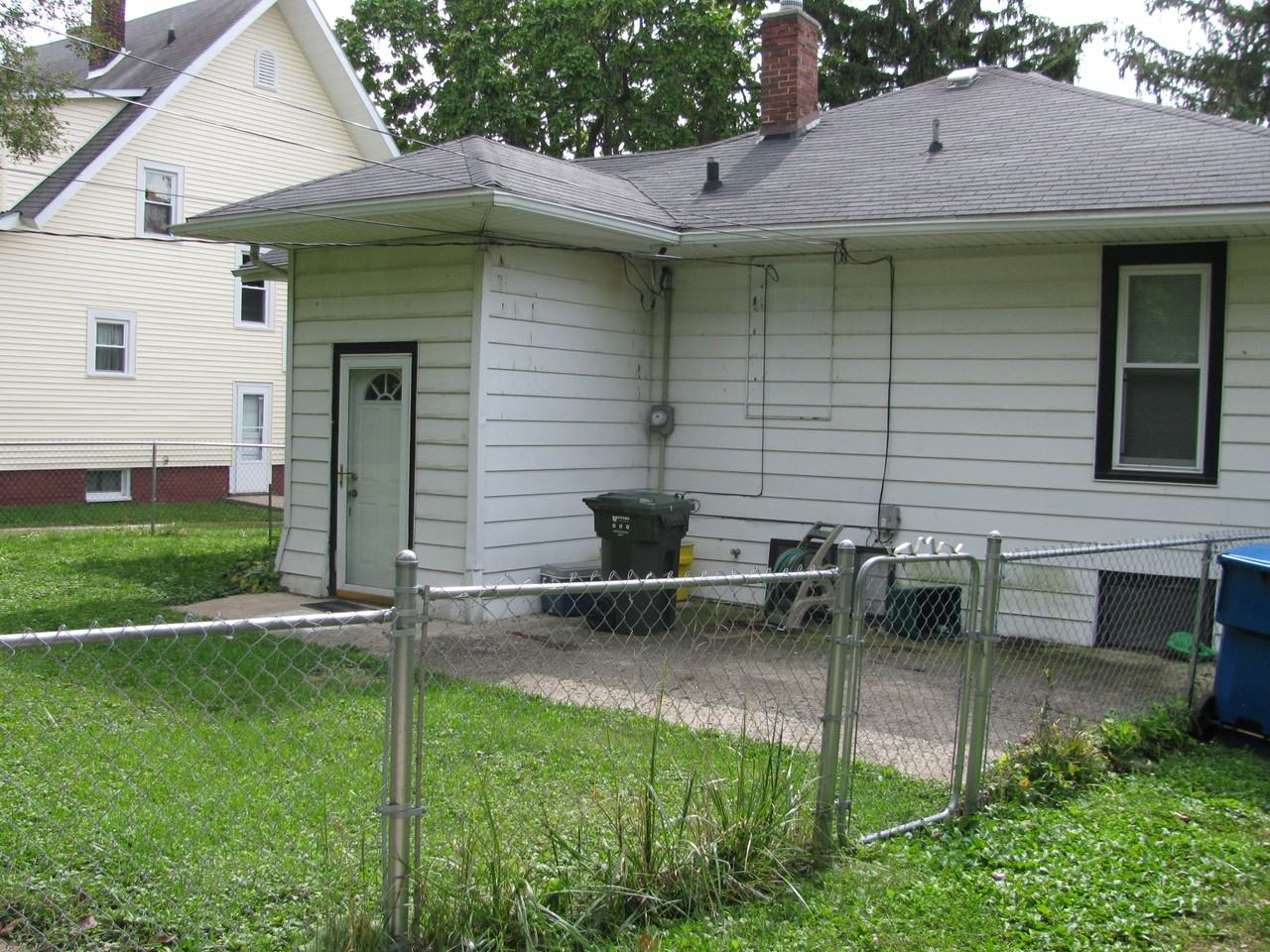 1004 W Hill St #1 - Photo 3 of 10