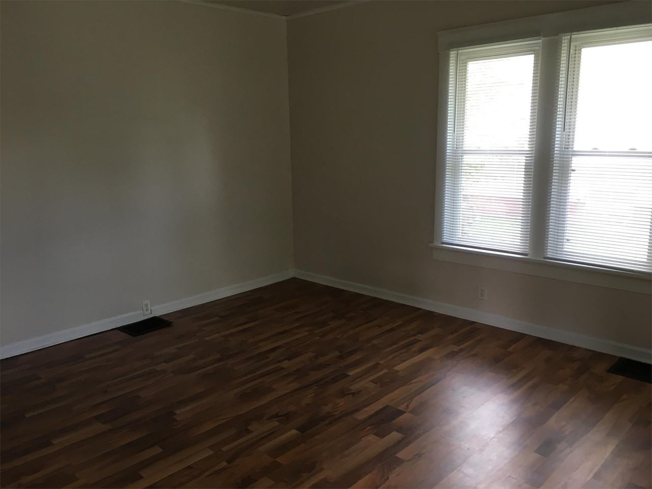 1004 W Hill St #1 - Photo 4 of 10