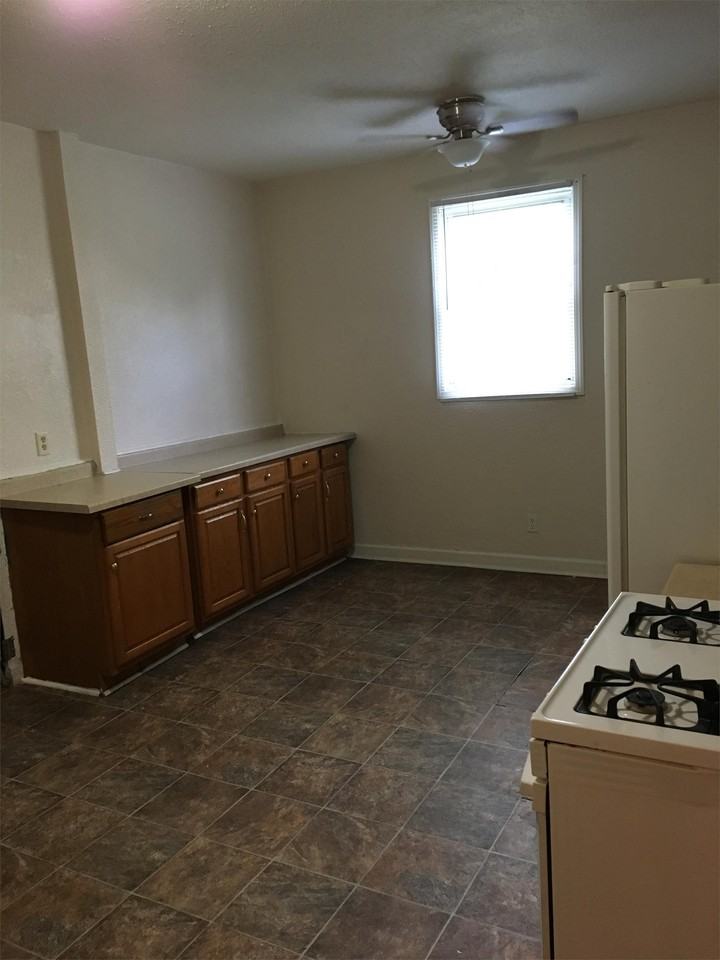 1004 W Hill St #1 - Photo 6 of 10