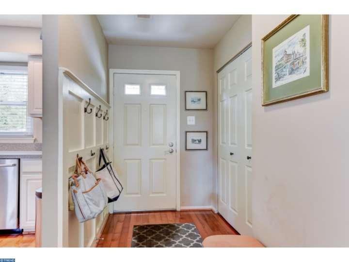 12 Bromley Dr - Photo 3 of 25