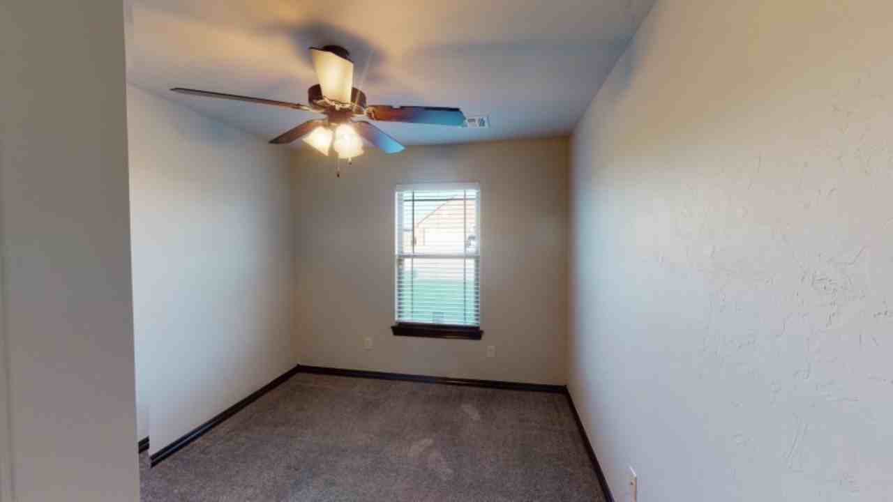 1621 Ne White Rock Dr #1 - Photo 7 of 25