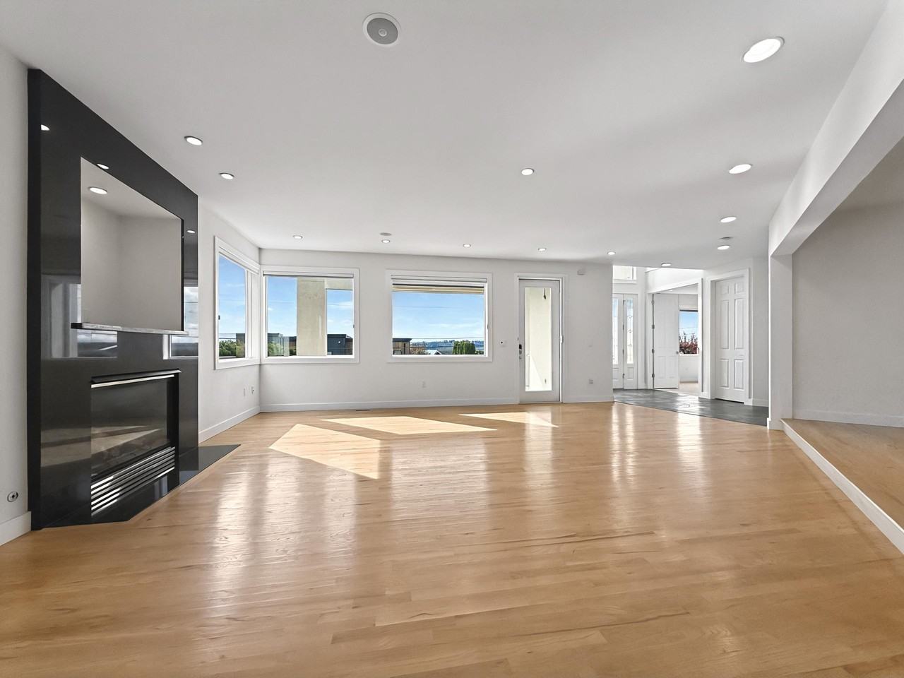 916 2nd St S #1 - Photo 4 of 36