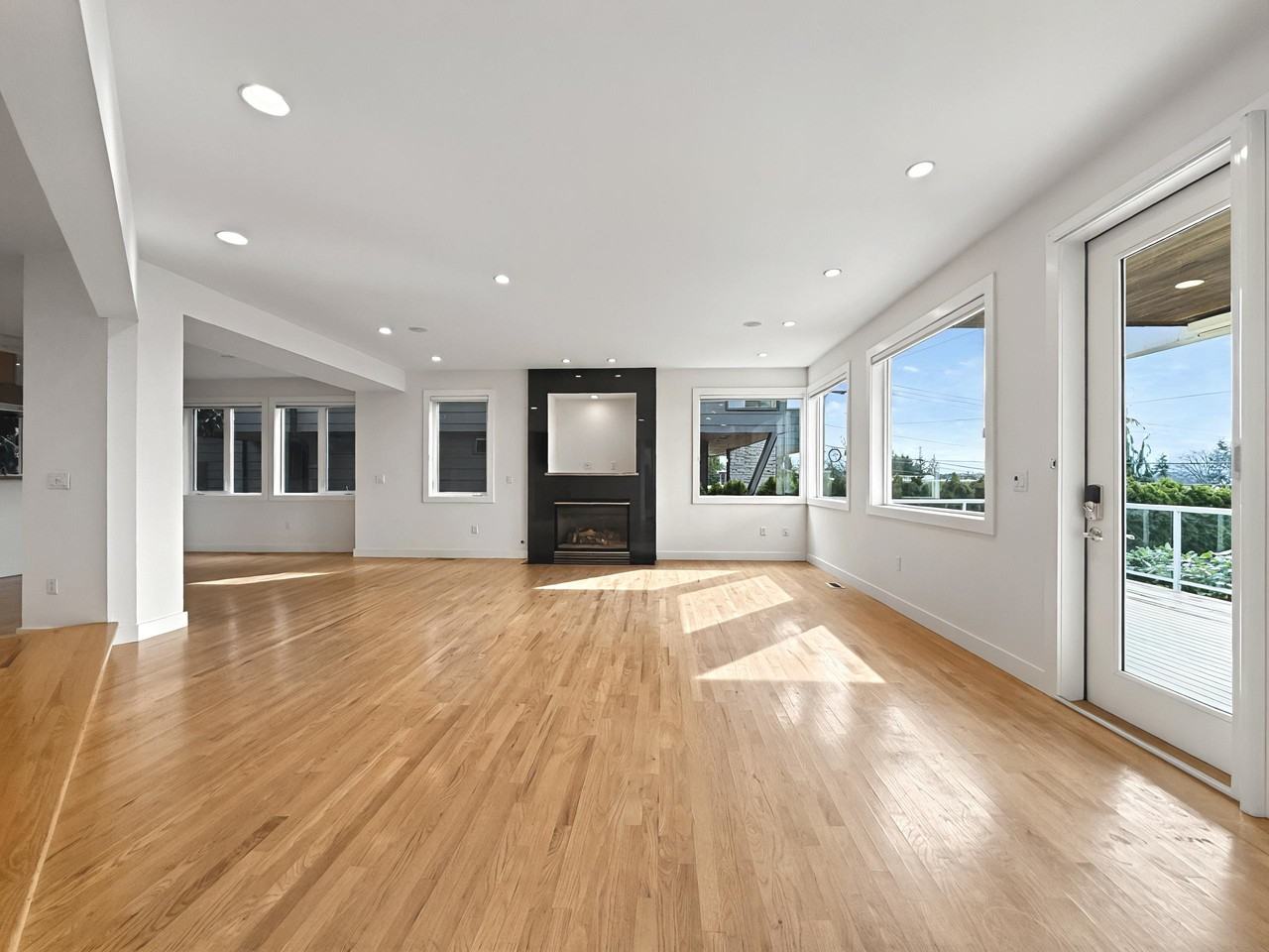 916 2nd St S #1 - Photo 5 of 36