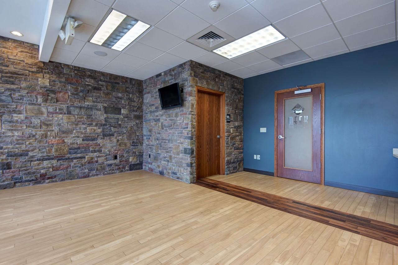 1934 S Glenstone Ave #1 - Photo 6 of 16