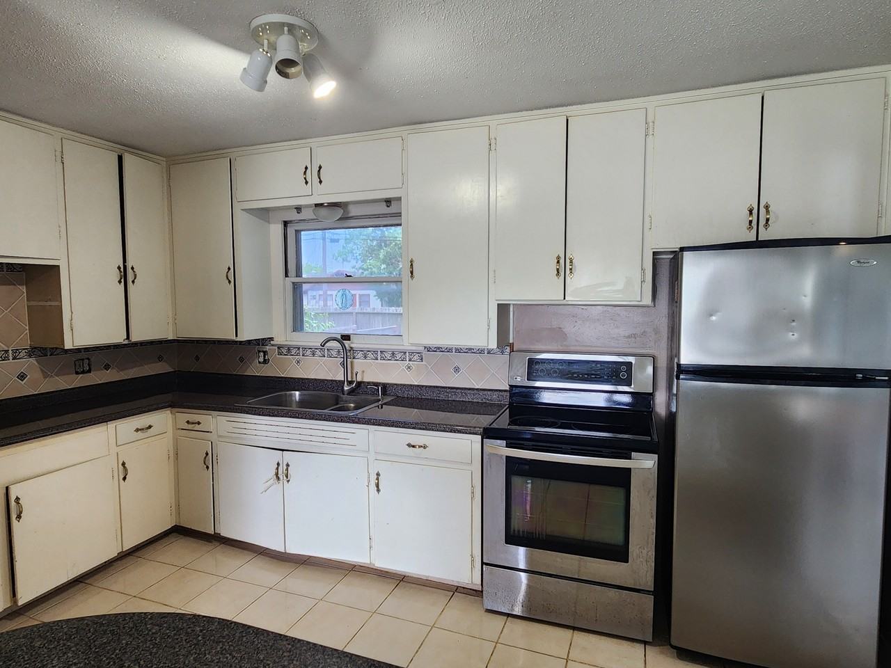 937 Rossi Dr #1 - Photo 4 of 9