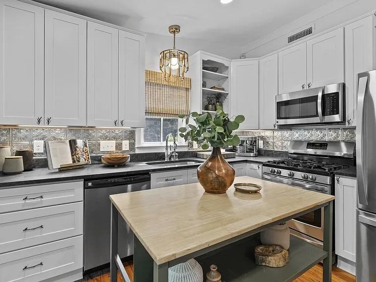 406 Green St #1 - Photo 4 of 50