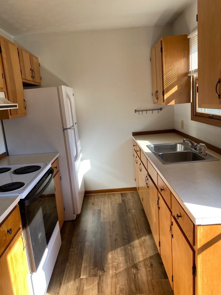 649 Bob White Ln #1 - Photo 4 of 8