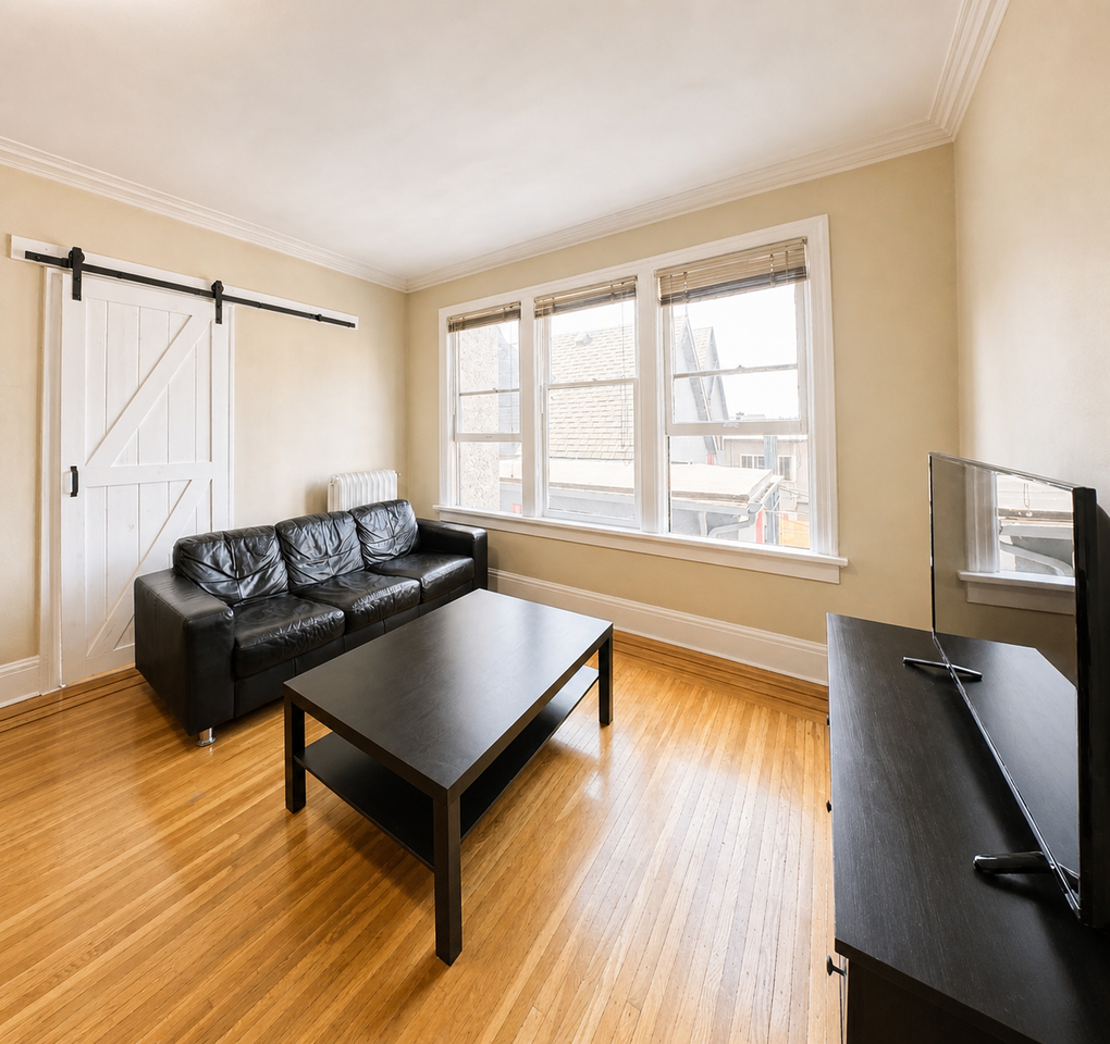 935 Jervis Street #14 - Photo 4 of 20