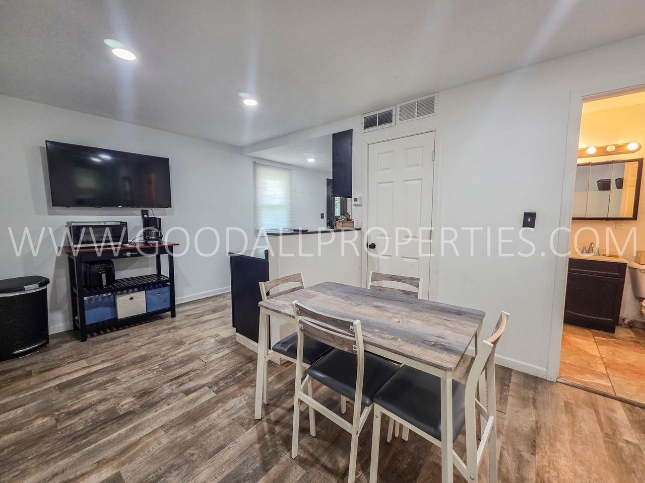 5000 Sw 8th St - Photo 6 of 17