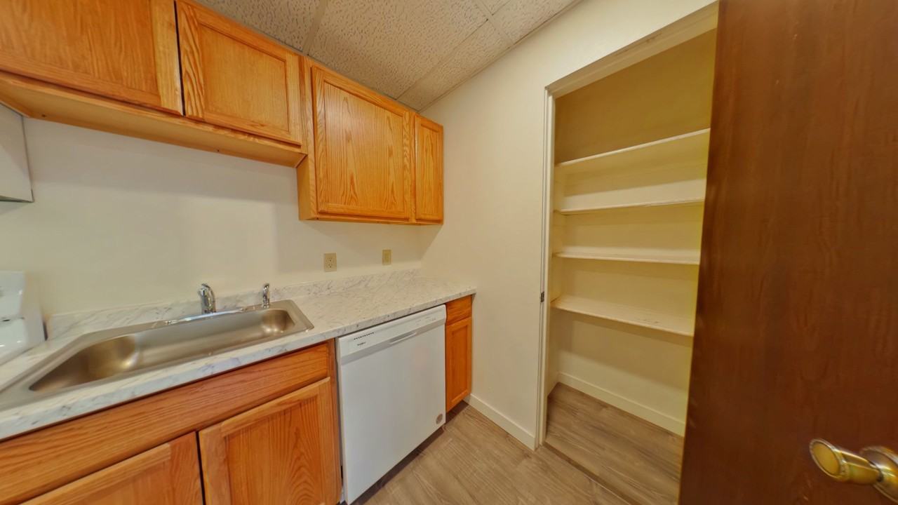801 W Villard St #33 - Photo 5 of 8