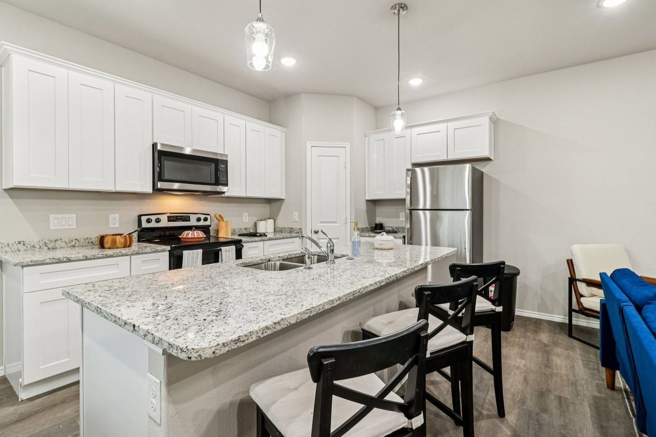 8911 FM 1560 N - Photo 2 of 27