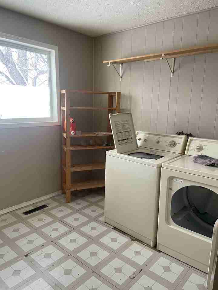 464 Edward St #1 - Photo 3 of 7