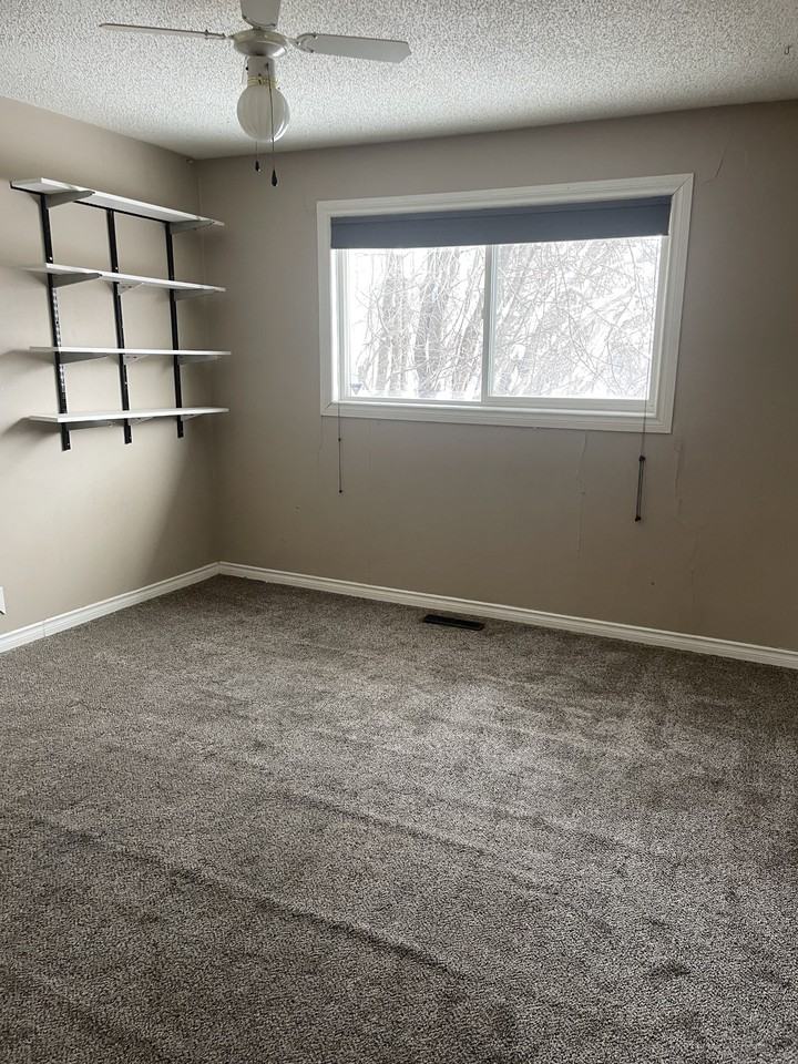 464 Edward St #1 - Photo 4 of 7