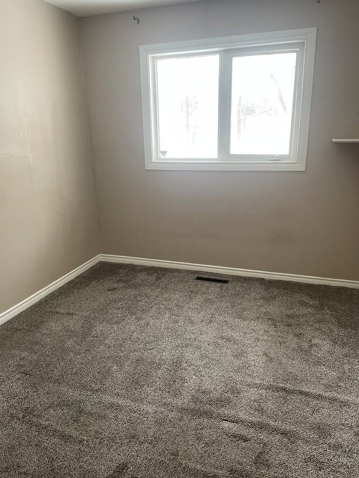 464 Edward St #1 - Photo 5 of 7